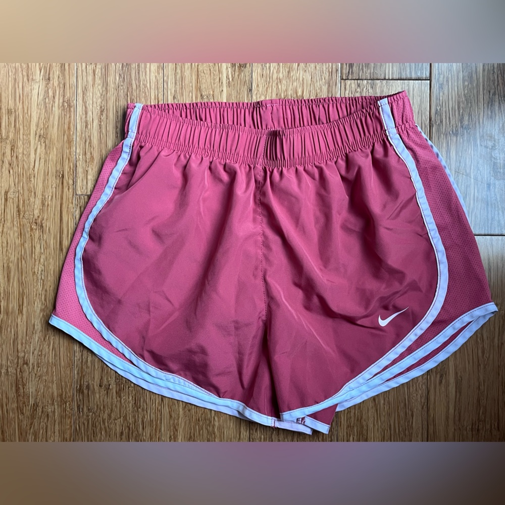 Women's Nike tempo running shorts size small. 1433